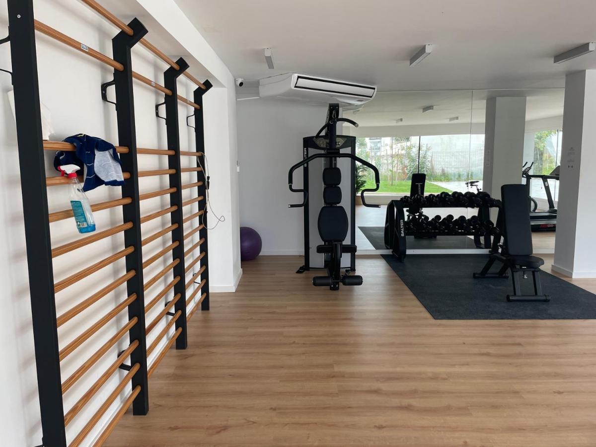 Brand New With Gym&rooftop Pool. *