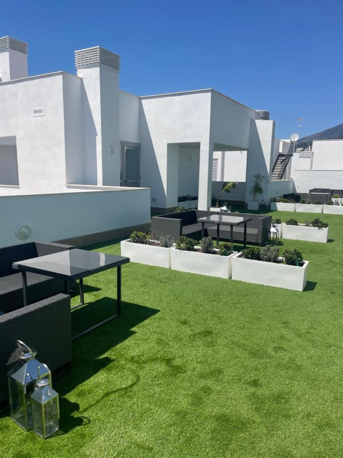 Brand New With Gym&rooftop Pool. Apartment *