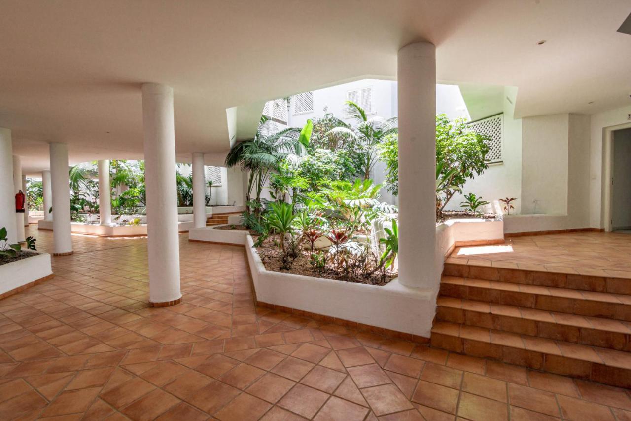 Pr20 - Good Located Flat Puerto Banus Marbella