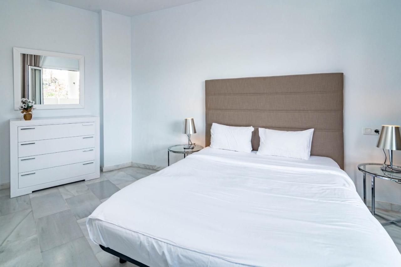Pr20 - Good Located Flat Puerto Banus *