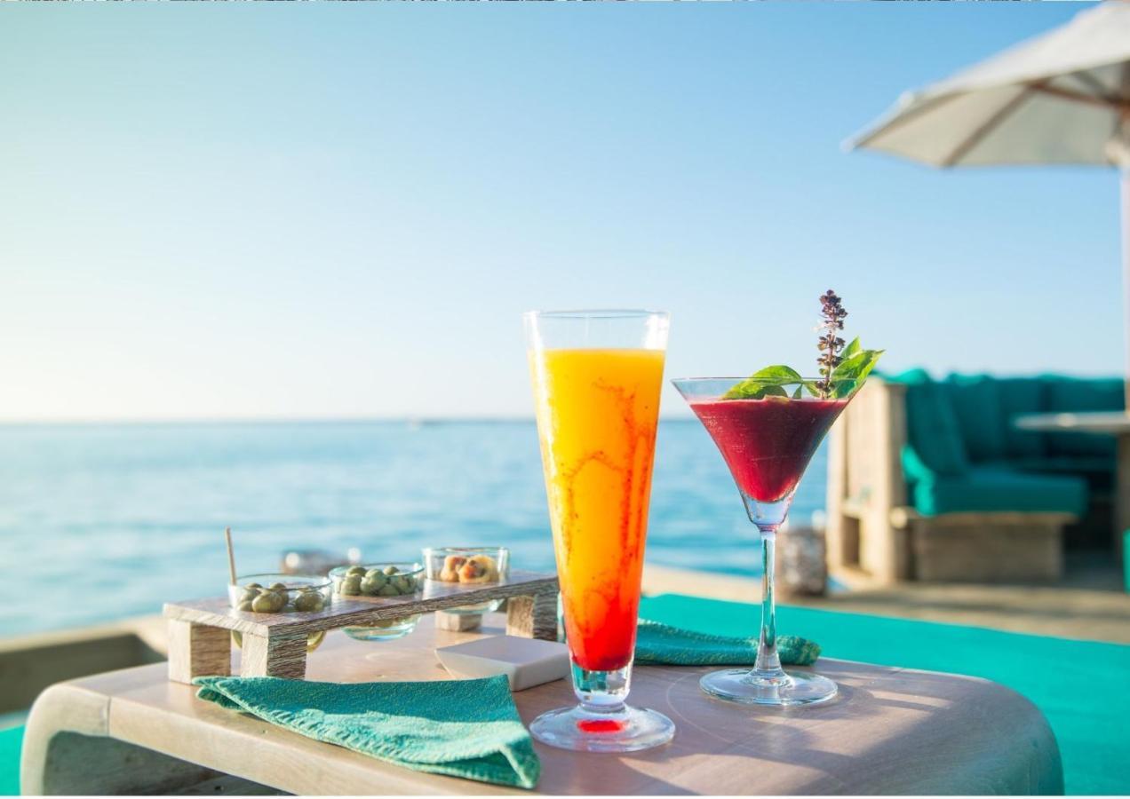Stayatsas Luxe App Vlakbij Strand, 80 M2 Terras, Grote Zwembaden