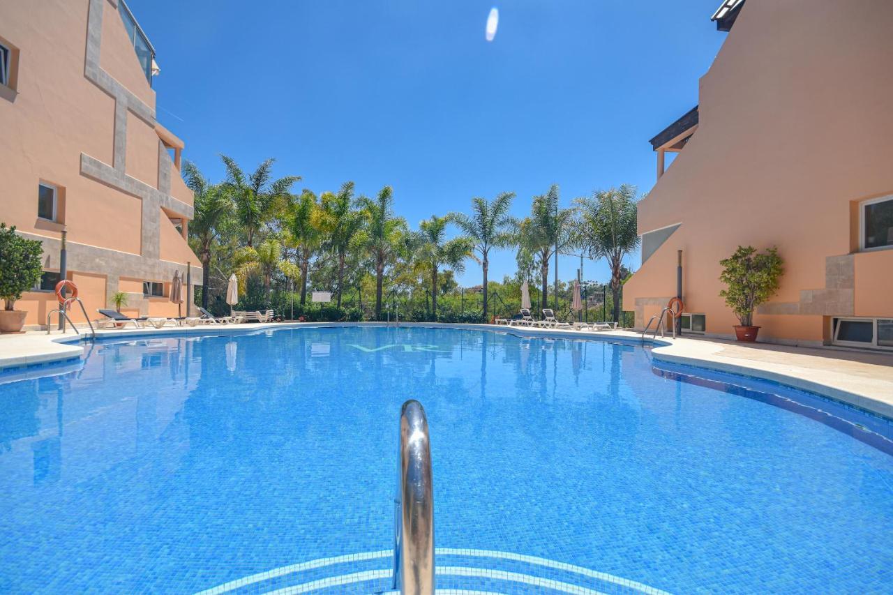Penthouse With Sea Views In Nueva Andalucia *
