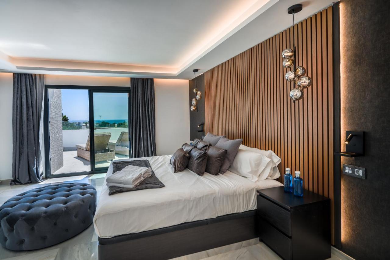 27 Nueva Andalucia Puerto Banus Villa *