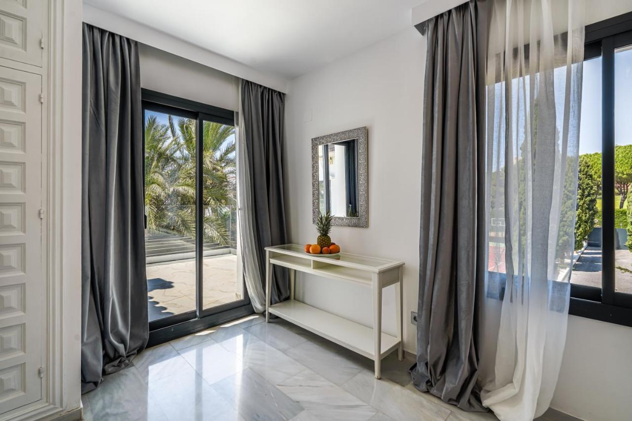 27 Nueva Andalucia Puerto Banus Villa *