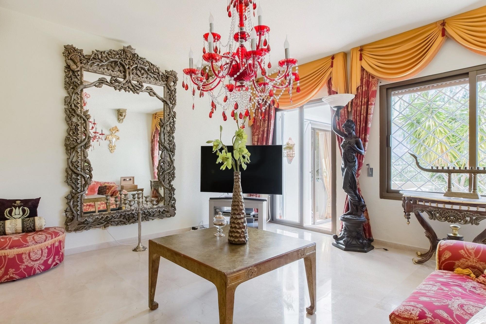 Villa Royal Empire *