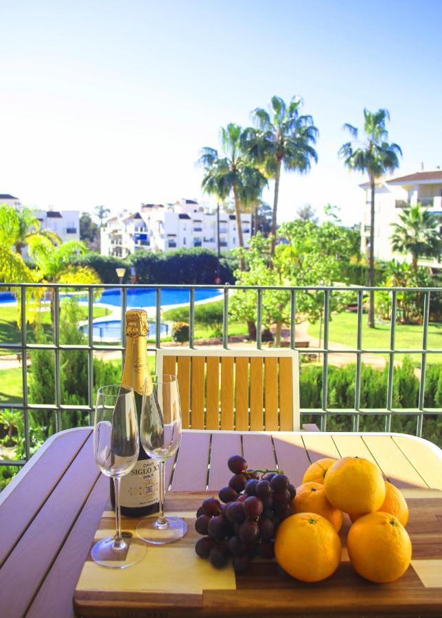 Apartment Walk To Puerto Banus, 2br, 2bth, Pool Marbella