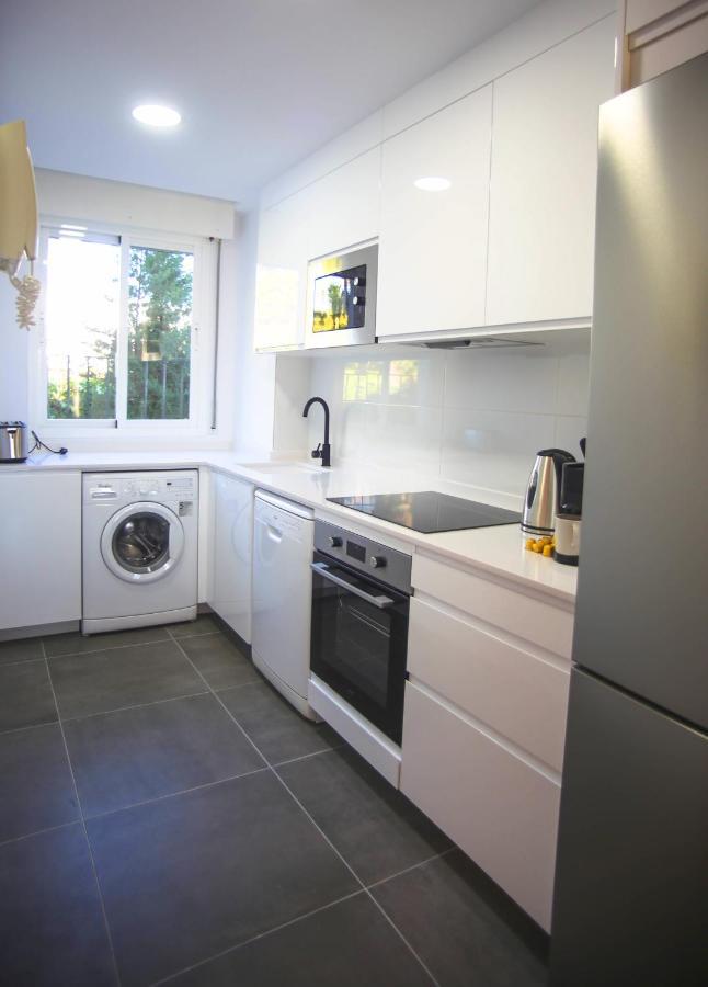 Walk To Puerto Banus, 2br, 2bth, Pool Apartment Marbella