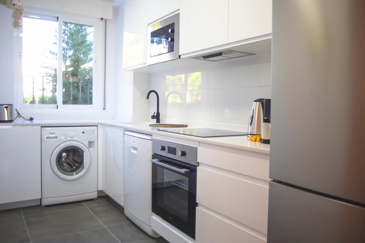 Apartment Walk To Puerto Banus, 2br, 2bth, Pool Marbella