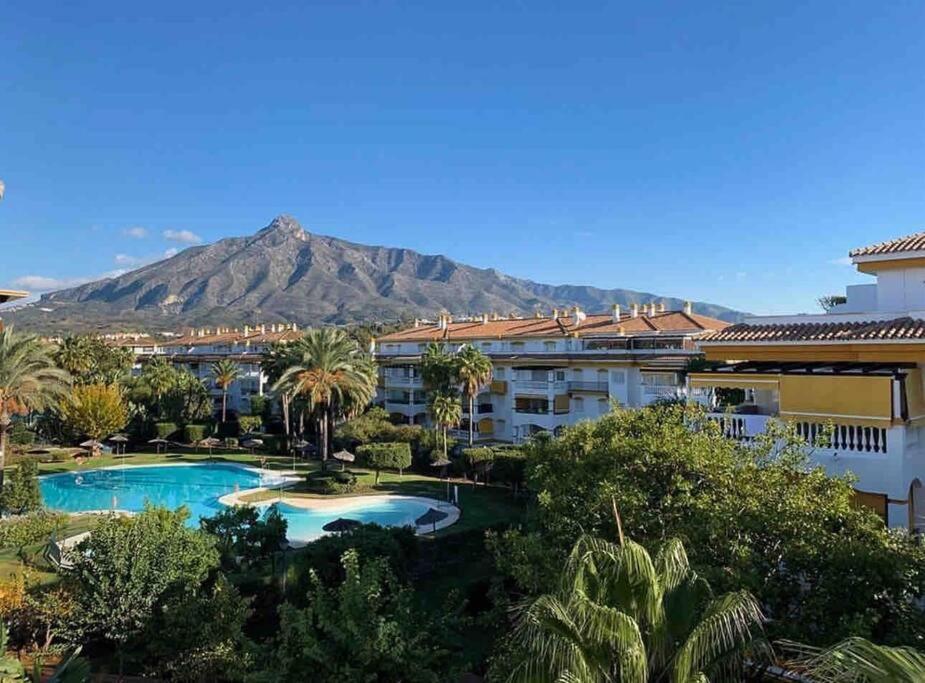 Luxurious 2 Bedroom Apartment, Puerto Banus, Two Beautifull Swimmingpools Marbella