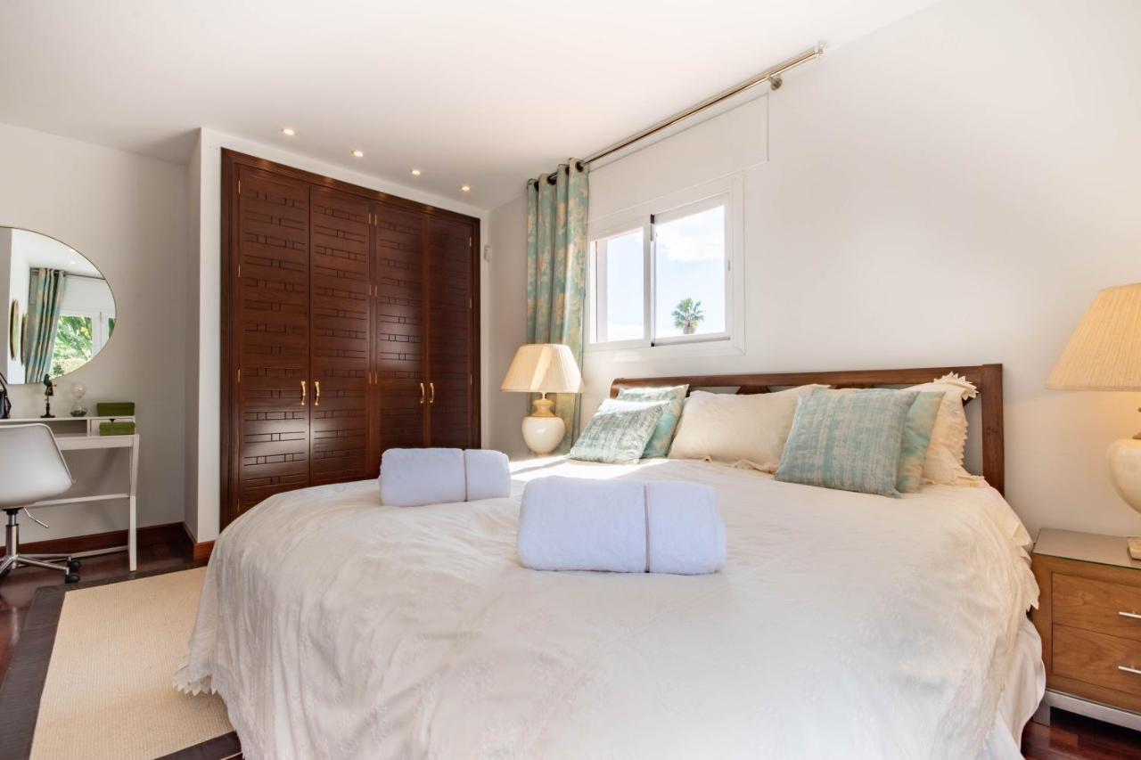 Villa Encantadora Junto A La Playa En Monteros Con Seguridad 24 Marbella