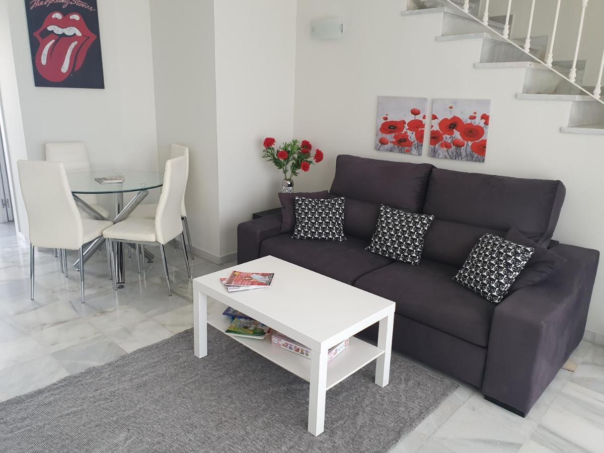 Beautiful House In Elviria, With 2 Bedrooms, 2 Swimming Pools, Sauna, Jacuzzi, Gym, Wifi Holiday home *