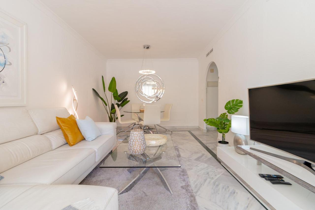2 Bedrooms Terrace - Pool & Parking Apartment