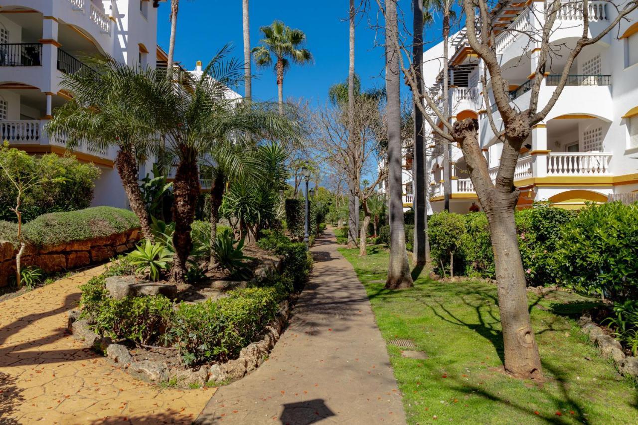 2 Bedrooms Terrace - Pool & Parking Apartment Marbella