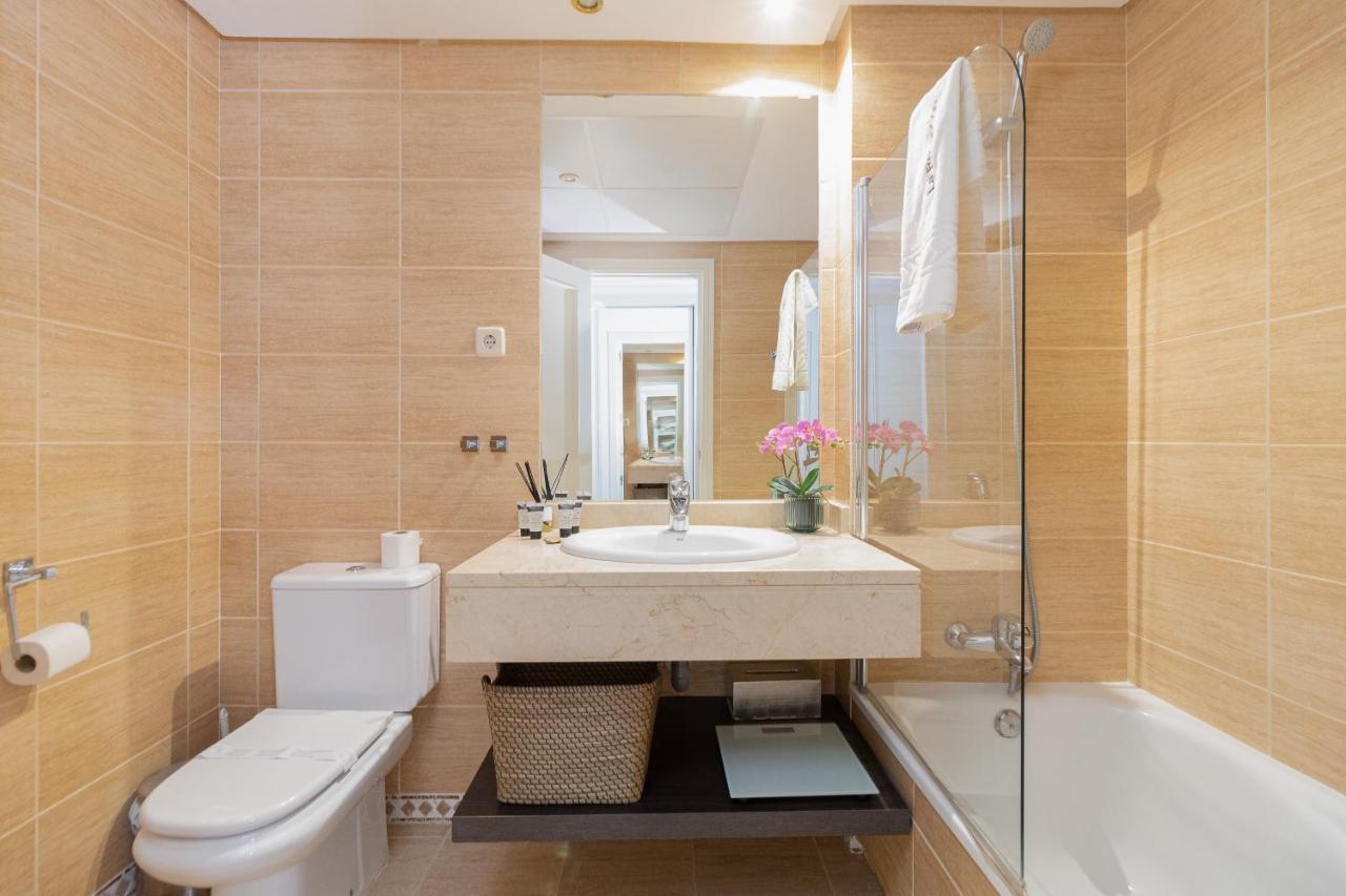 2 Bedrooms Terrace - Pool & Parking * Marbella