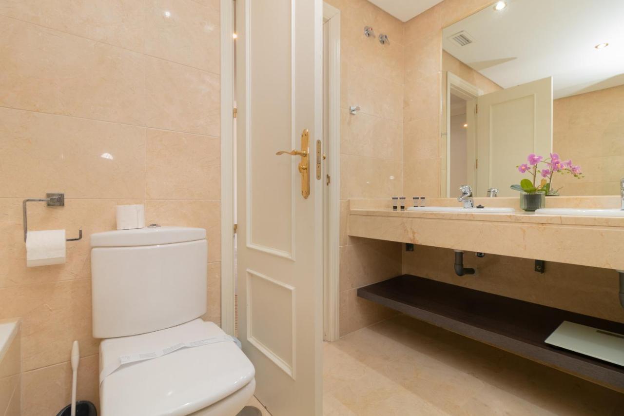 2 Bedrooms Terrace - Pool & Parking Marbella