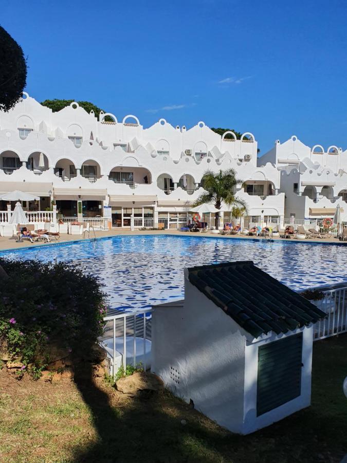 Beautiful House In Elviria, With 2 Bedrooms, 2 Swimming Pools, Sauna, Jacuzzi, Gym, Wifi Holiday home *