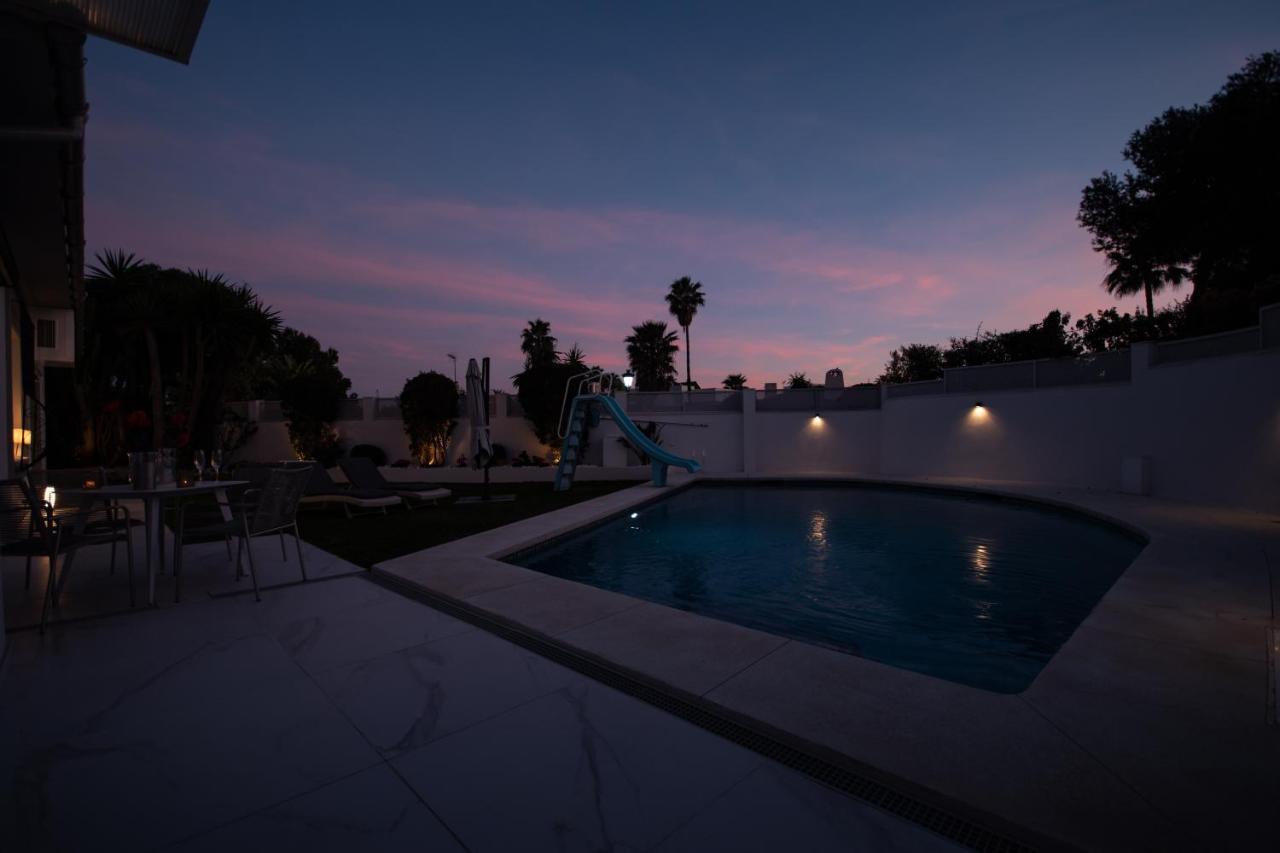 Villa Encantadora Junto A La Playa En Monteros Con Seguridad 24 Marbella