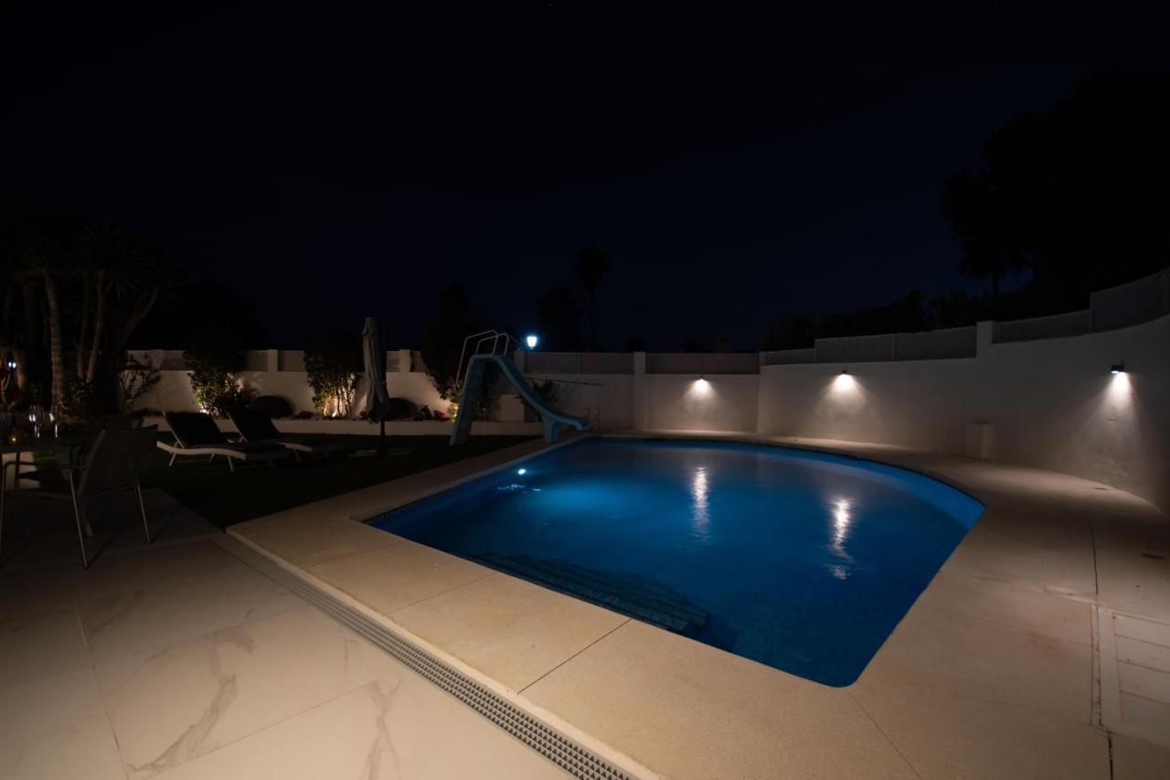 Encantadora Junto A La Playa En Monteros Con Seguridad 24 Villa Marbella