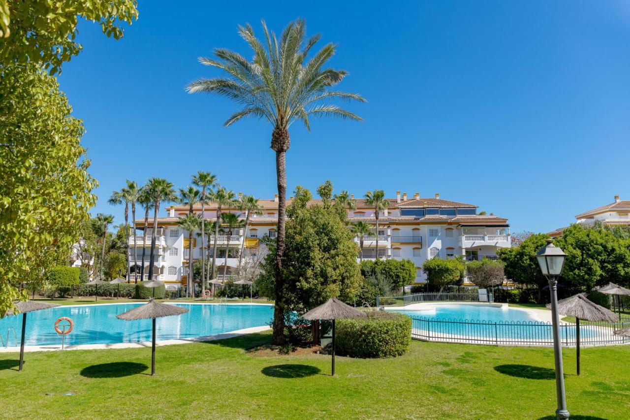 2 Bedrooms Terrace - Pool & Parking Apartment *