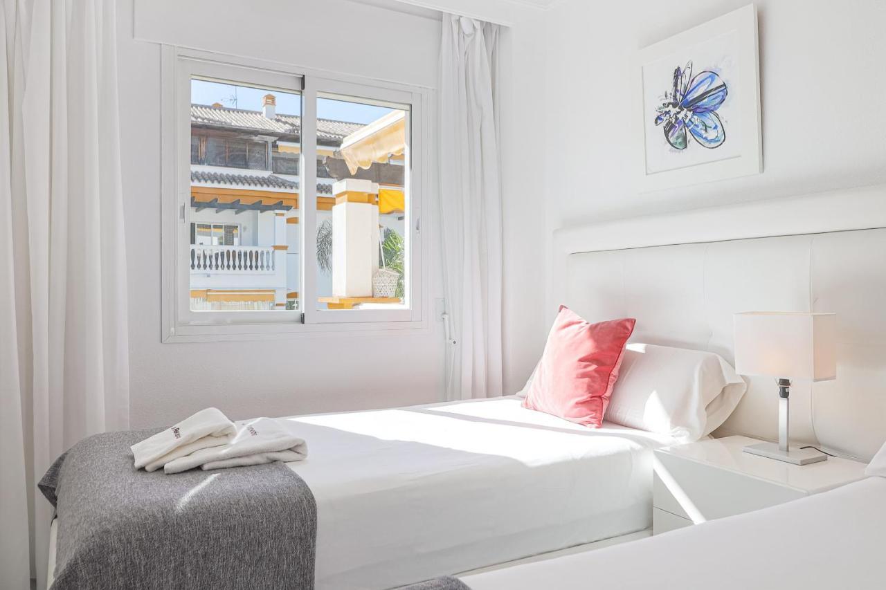 2 Bedrooms Terrace - Pool & Parking Apartment Marbella