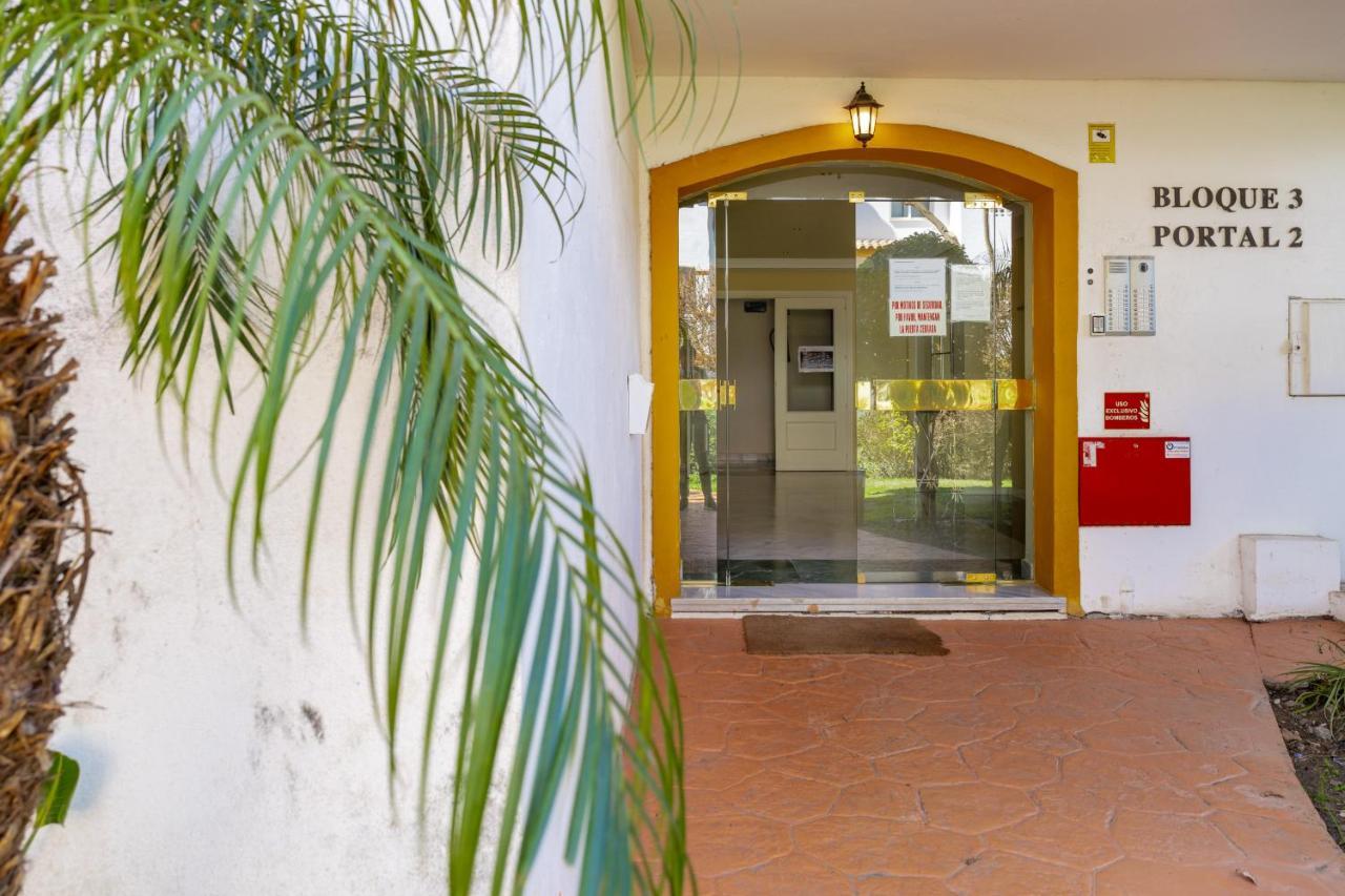 2 Bedrooms Terrace - Pool & Parking Apartment
