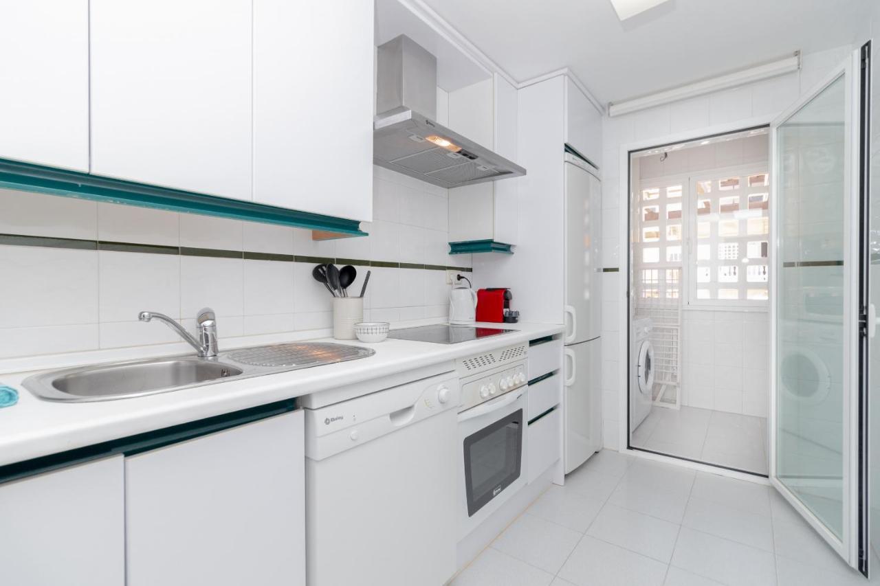 2 Bedrooms Terrace - Pool & Parking Marbella