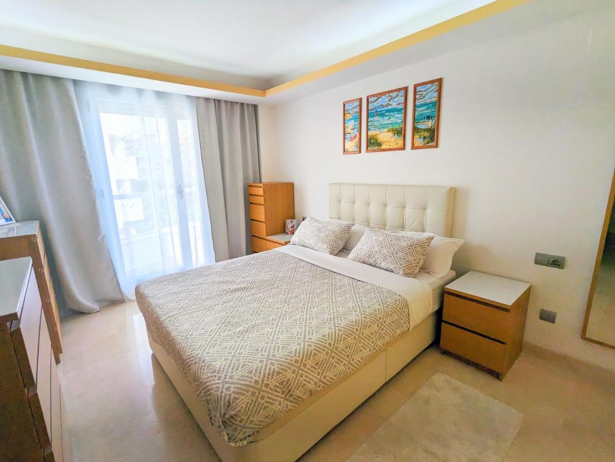 4814 з Bedrooms San Pedro