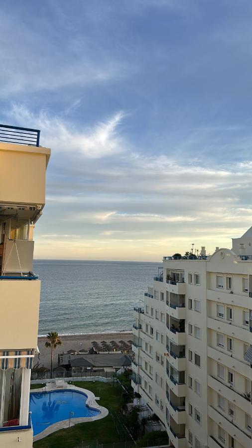 Piso Primera Linea, Banana Beach, Marbella. Apartamento *