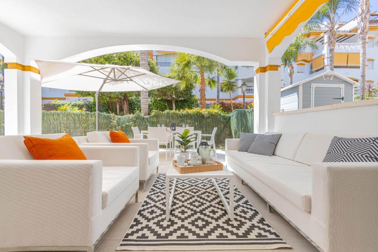 2 Bedrooms Terrace - Pool & Parking Apartment