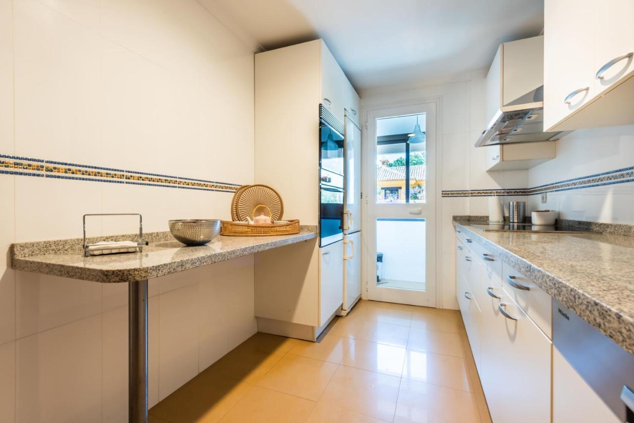 Center Iii Apartment *