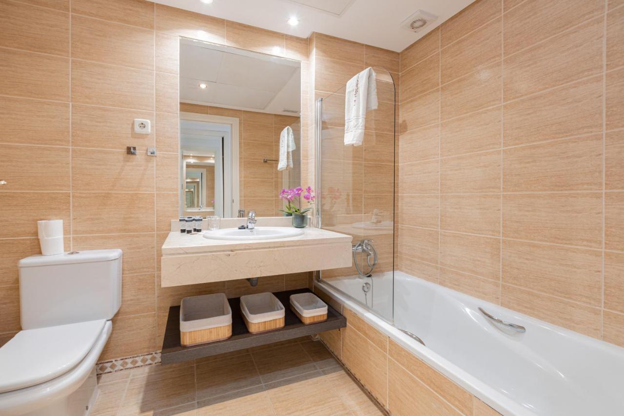 2 Bedrooms Terrace - Pool & Parking *