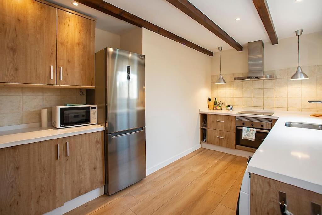 Beautiful And Quiet Family Townhouse In Great Location