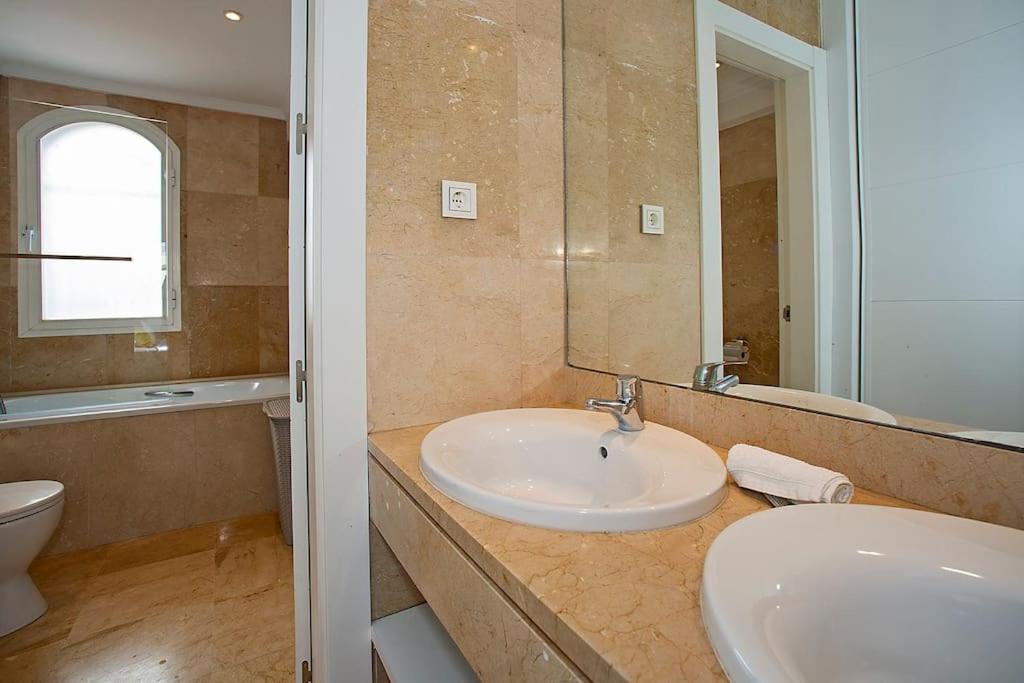 Beautiful And Quiet Family Townhouse In Great Location Ferienhaus Marbella