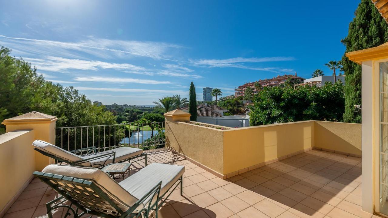 Villa Golf In Marbella, Frontline Golfvilla In Rioreal Golf