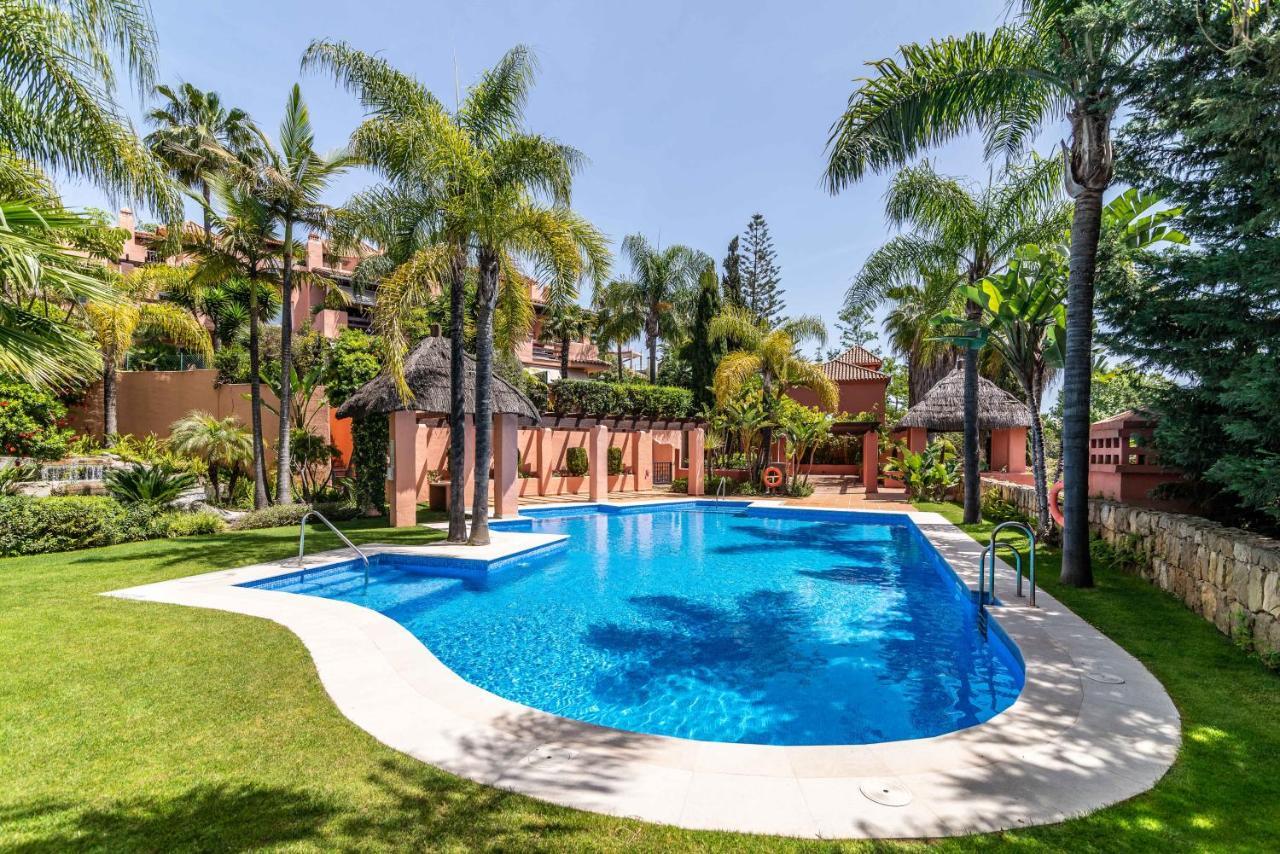 Vacation - Federer, Old Town With A Big Communal Pool And Andalusian Garden