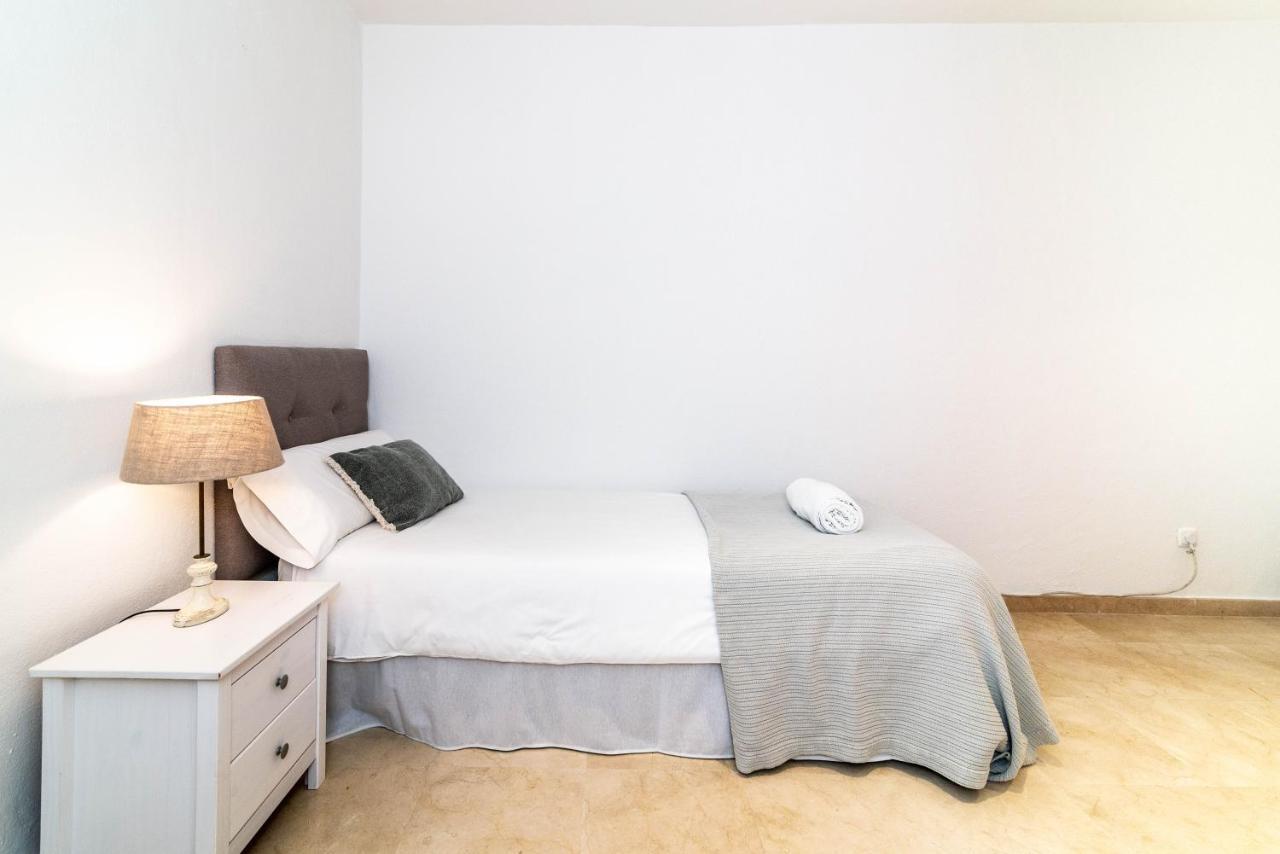 Vakantiehuis Vacation - Federer, Old Town With A Big Communal Pool And Andalusian Garden