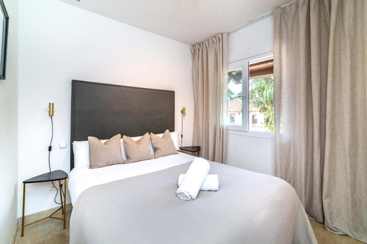 Vakantiehuis Vacation - Federer, Old Town With A Big Communal Pool And Andalusian Garden *