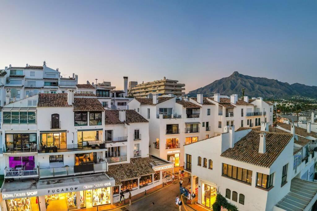 Apartment Puerto Banus Front Line 2 Bedroom Marbella