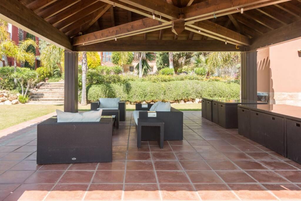 Villa Exclusive 6 En Bedroom - Nagueeles Marbella