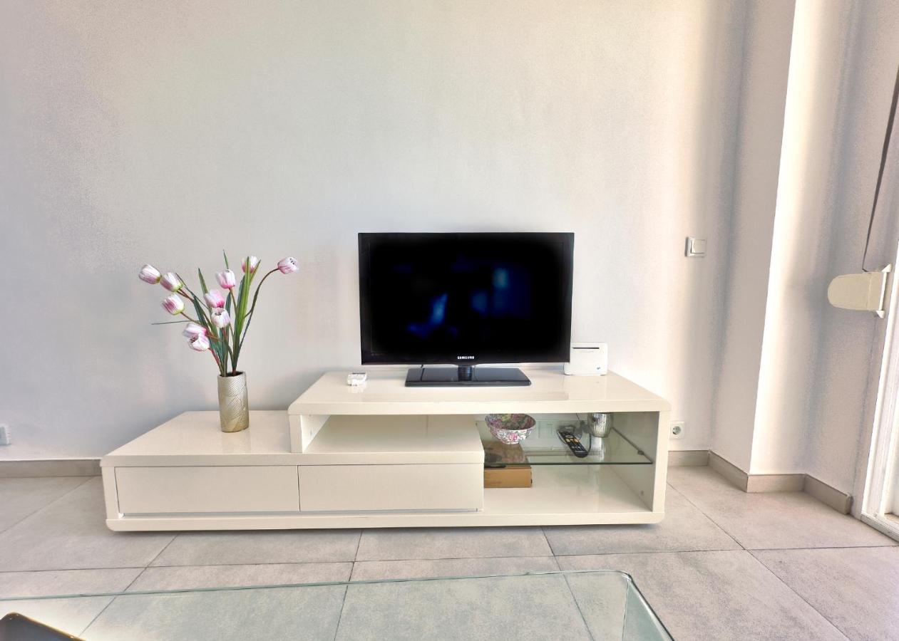 Diana 905. Superb South-facing One-bedroom With Amazing Sea Views. *
