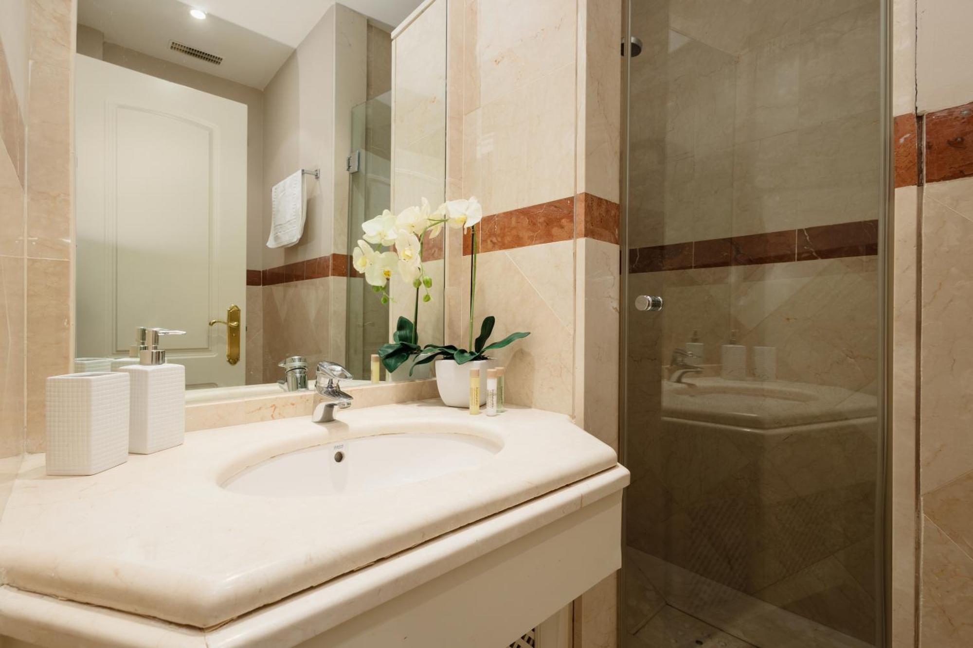 Dream Experience In Elviria: Luxury Property Close To Beaches, Restaurants And Golf Courses Marbella