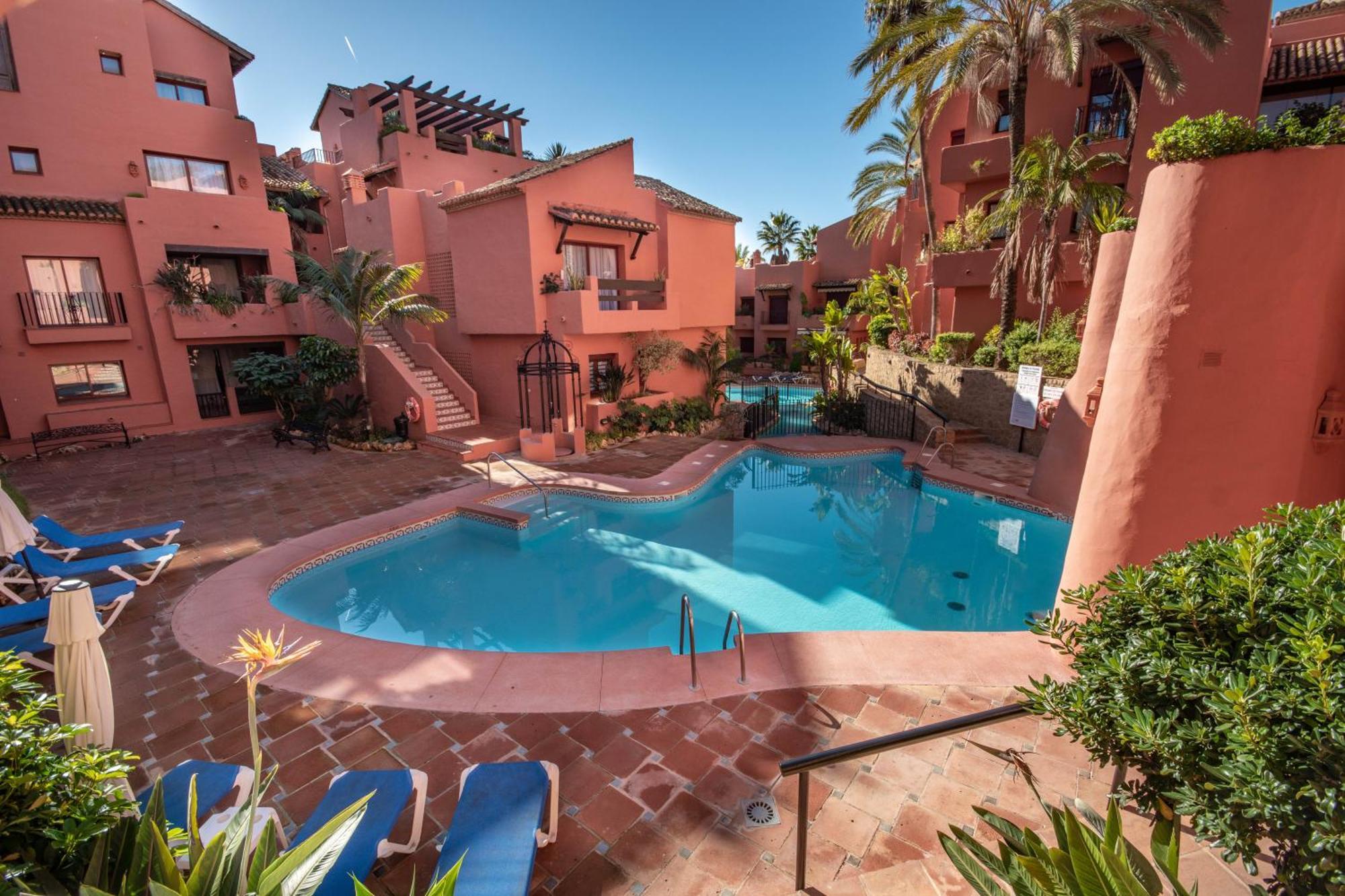 Dream Experience In Elviria: Luxury Property Close To Beaches, Restaurants And Golf Courses Marbella