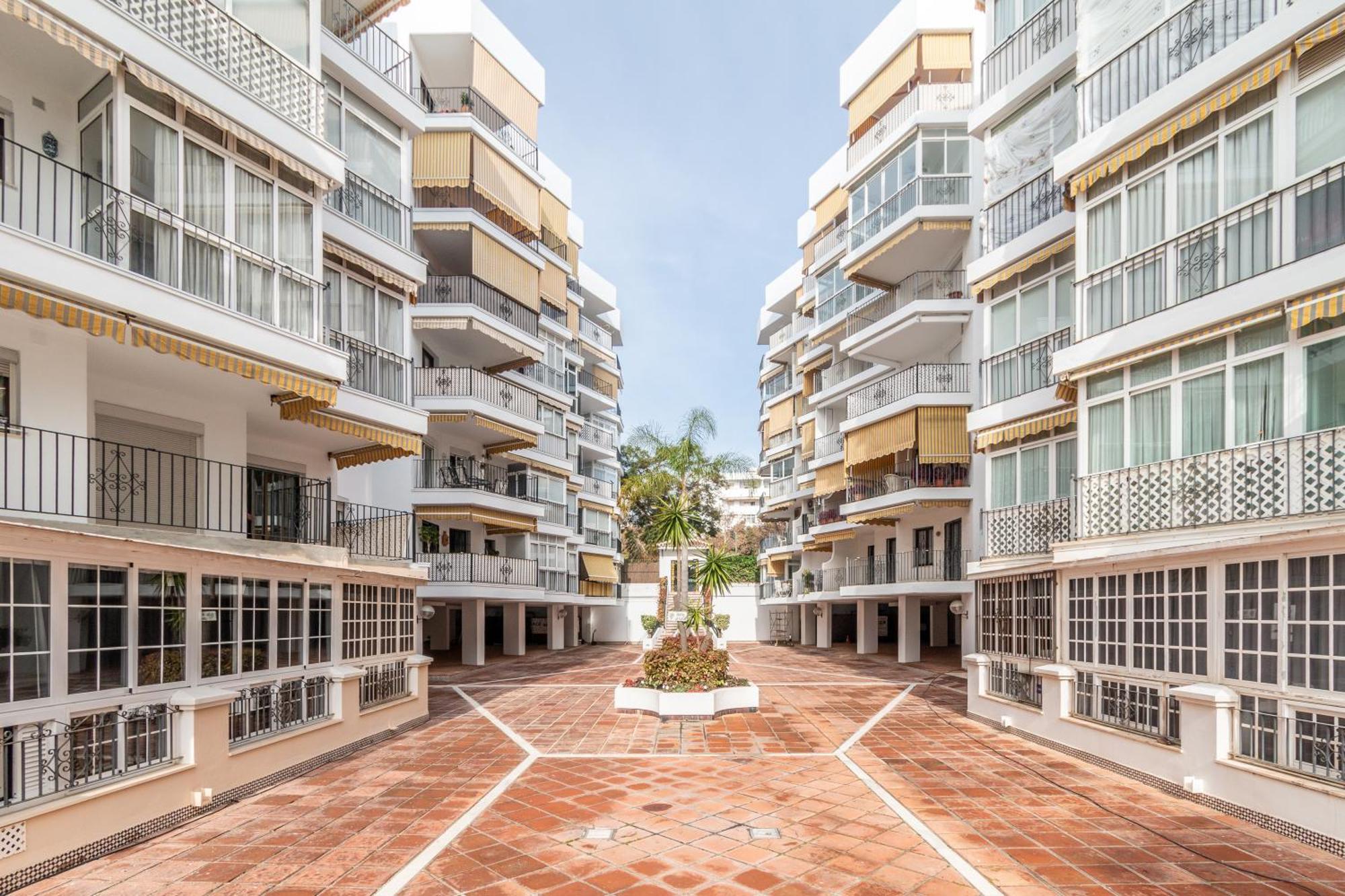 Large Del Mar Apartment Marbella