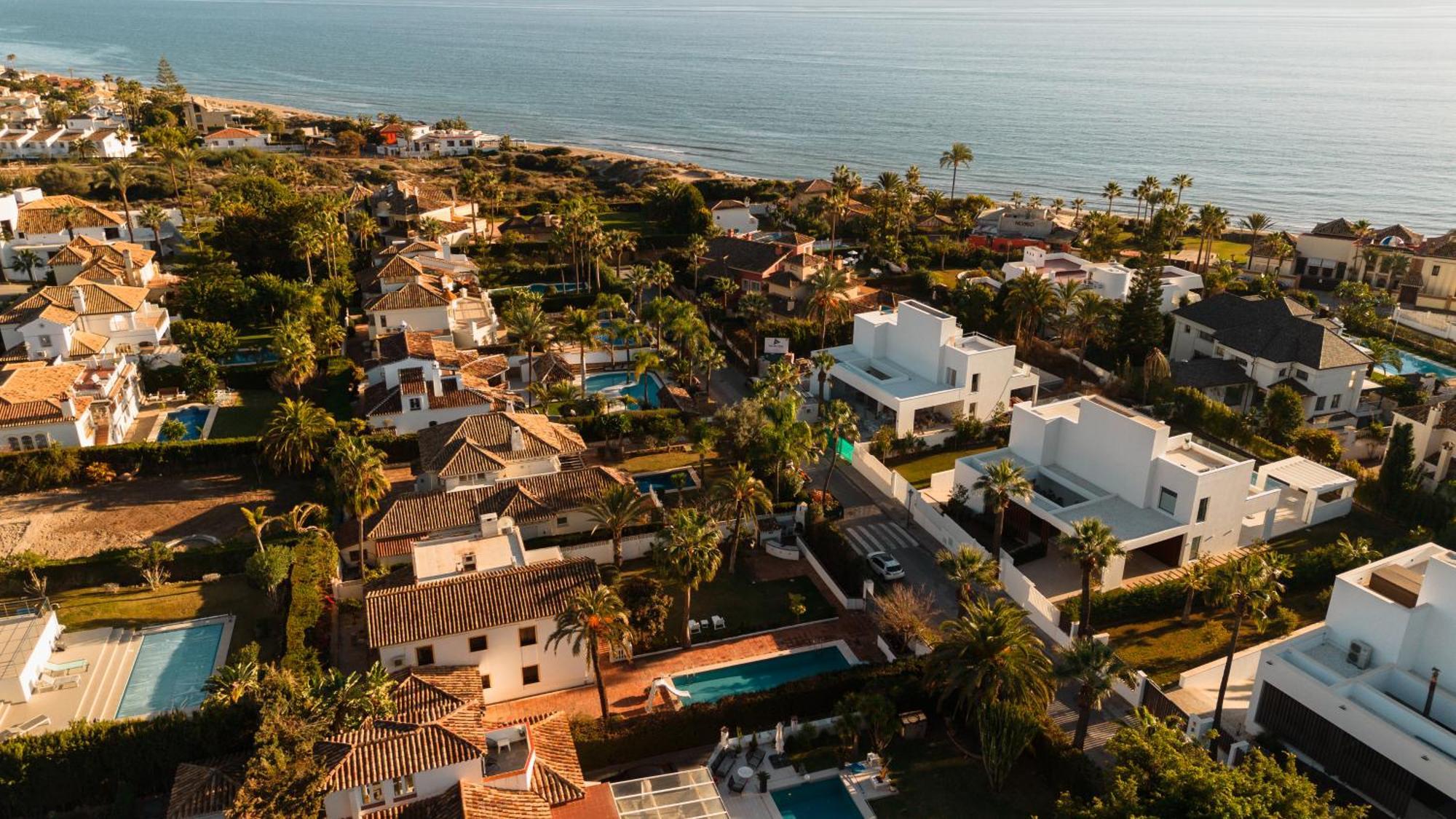 Spacious House With Pool, Garden And Solarium In Las Chapas, Marbella Marbella