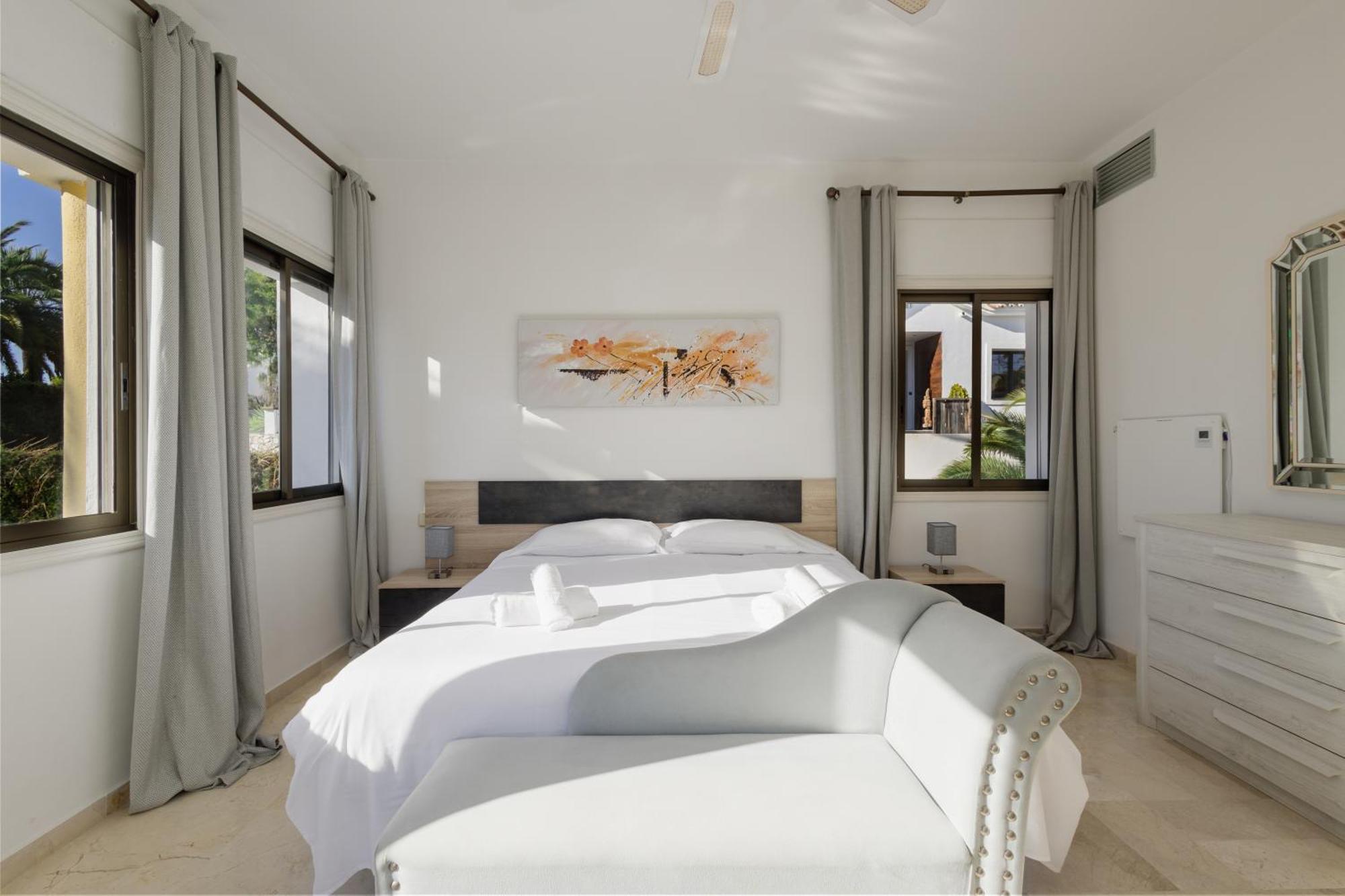 Spacious House With Pool, Garden And Solarium In Las Chapas, Marbella Villa *