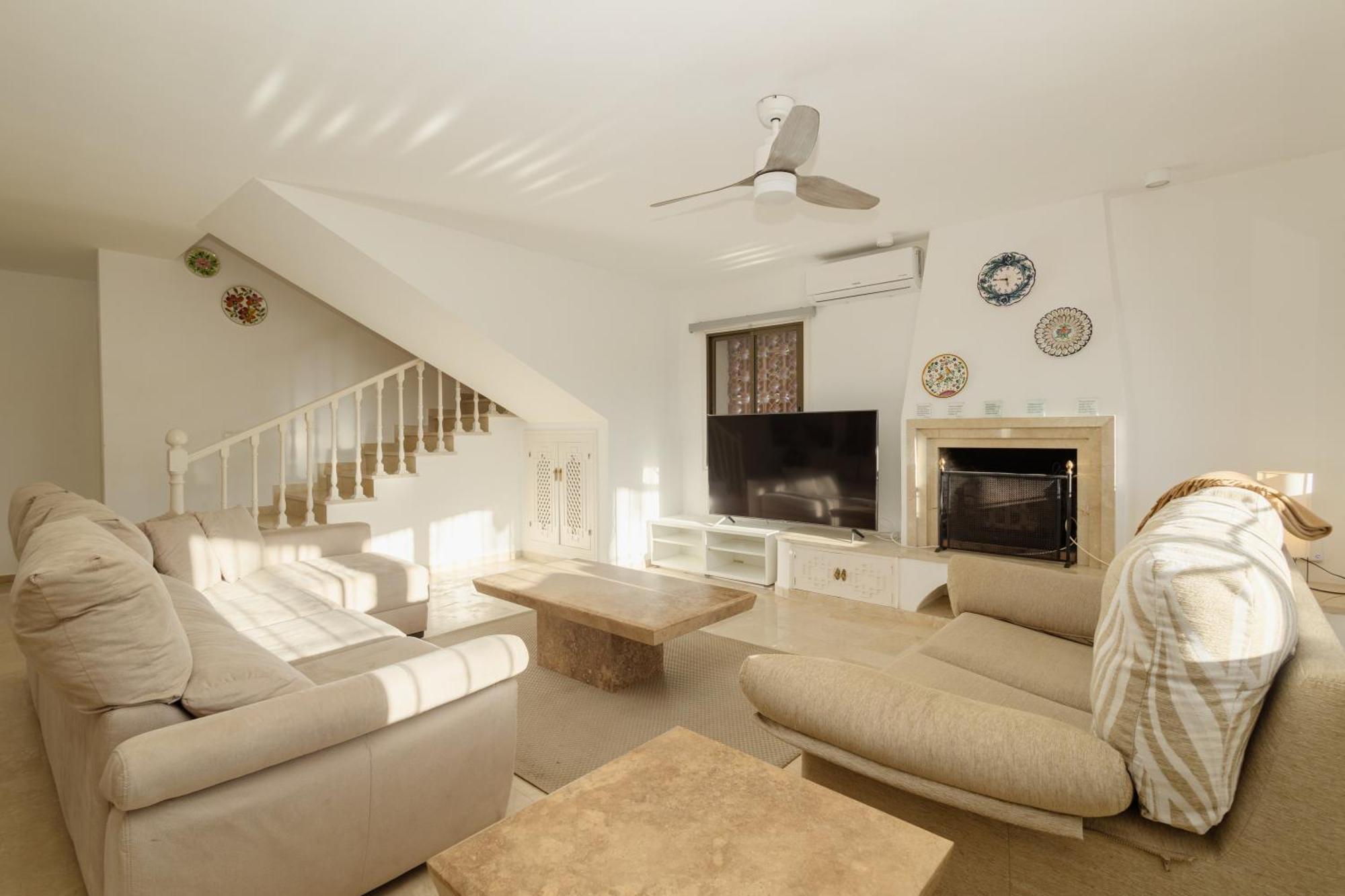 Spacious House With Pool, Garden And Solarium In Las Chapas, Marbella *