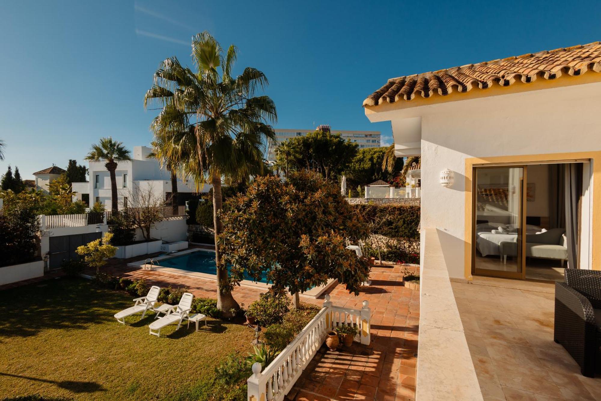 Spacious House With Pool, Garden And Solarium In Las Chapas, Marbella Villa