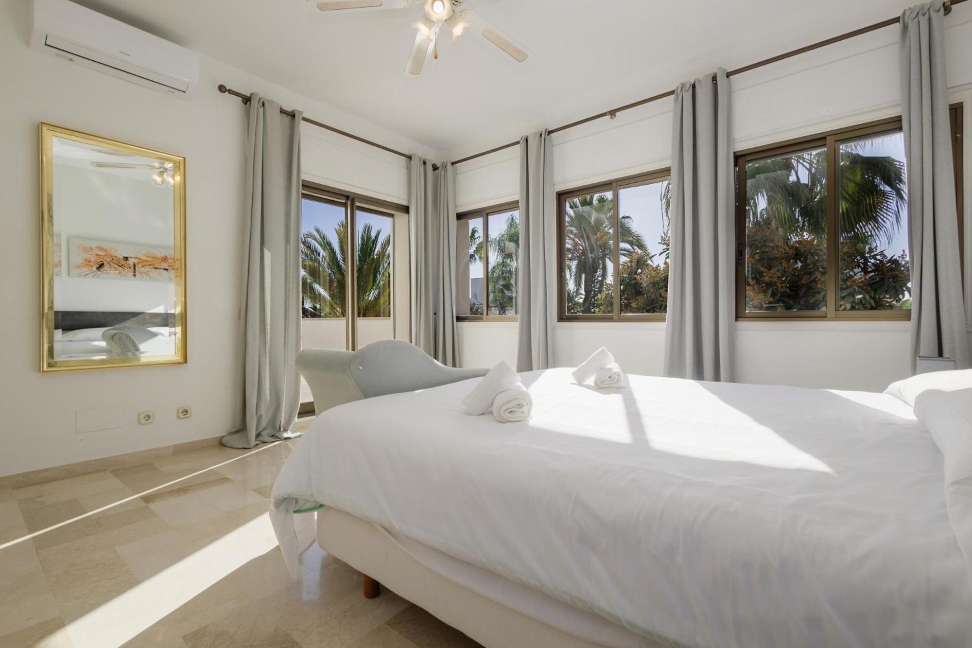 Villa Spacious House With Pool, Garden And Solarium In Las Chapas, Marbella Marbella