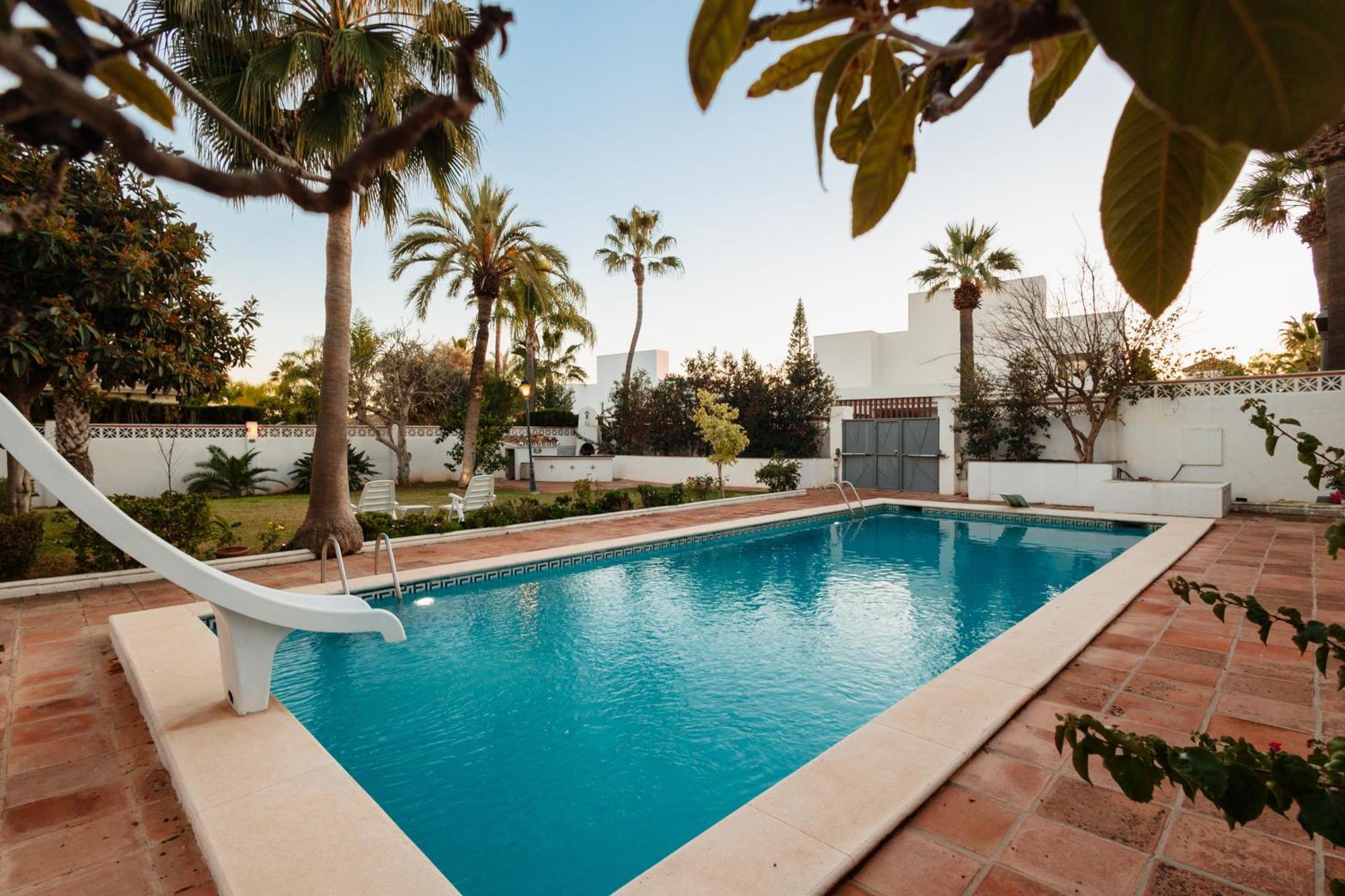 Spacious House With Pool, Garden And Solarium In Las Chapas, Marbella *