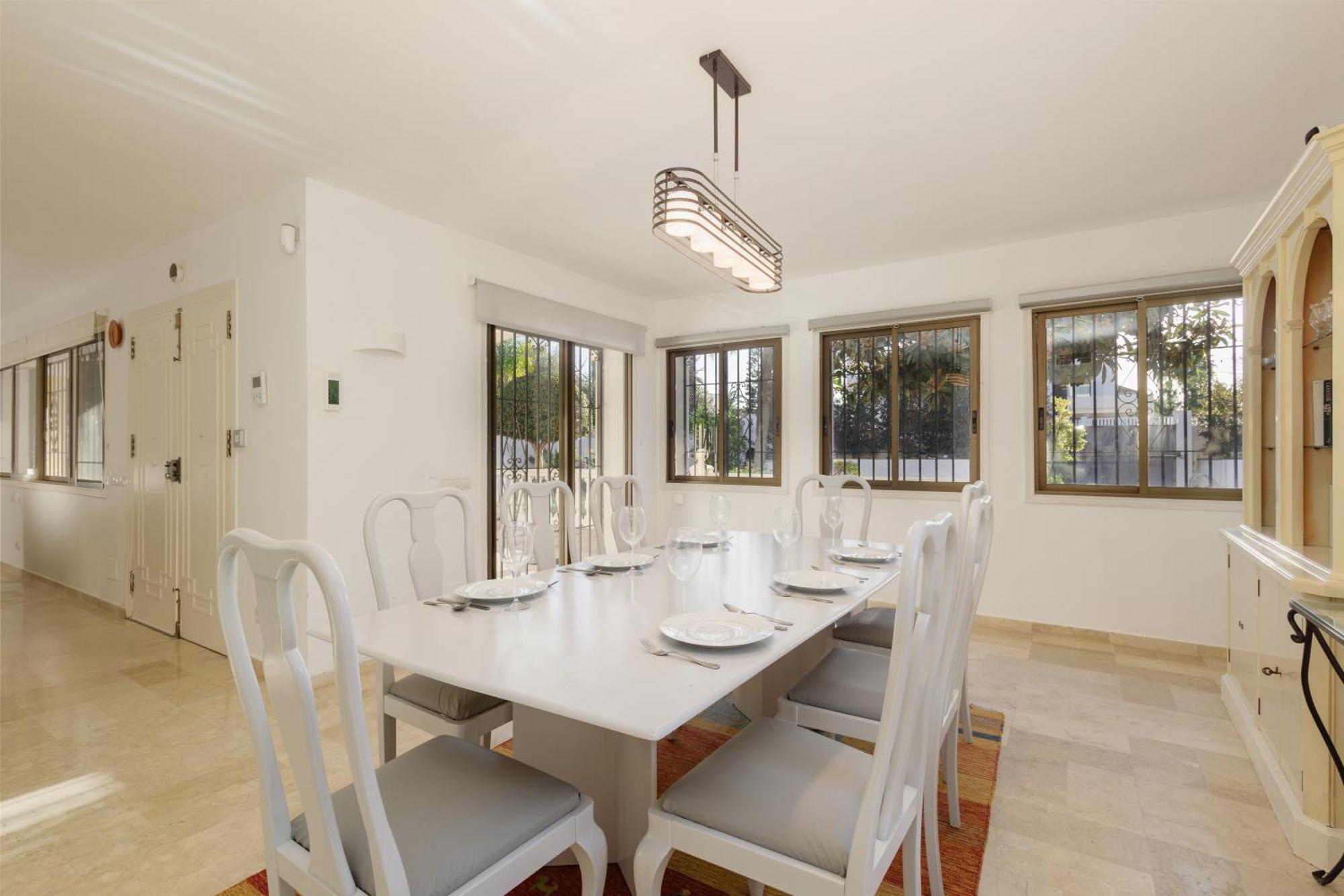 Spacious House With Pool, Garden And Solarium In Las Chapas, Marbella *